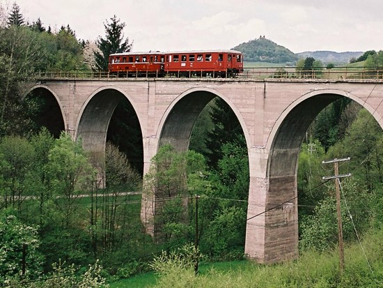 1. narodeniny VLAKY.NET: M 131.1053 prechádza cez Beliansky viadukt, © Braňo Grebečí