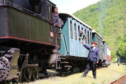 GLEx ako dobový výpravca symbolicky vypravuje parný vlak zo stanice Kozelník, 10.05.2014, © Igor Molnár