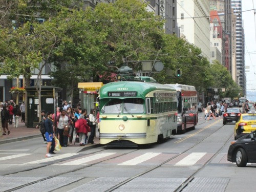 1.7.2015- San Francisco- Market Street- Streetcar PCC #1040 na jedinej historickej linke F