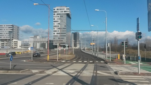 4.2.2016- Bratislava- Petržalka- pohľad zo zastávky Farského na estakády smerom k Starému mostu ©Juraj Földes