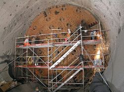 Najdlhši železničný tunel Gotthard vo Švajčiarsku je vo výstavbe
