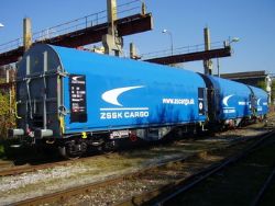 Skutočnosť a model: vozeň Shimmns ZSSK Cargo