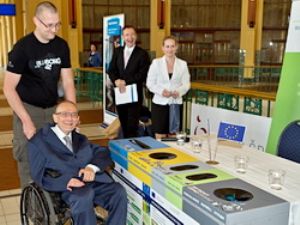 Nový projekt spojuje nádraží, odpadky a invalidy s fondy EU