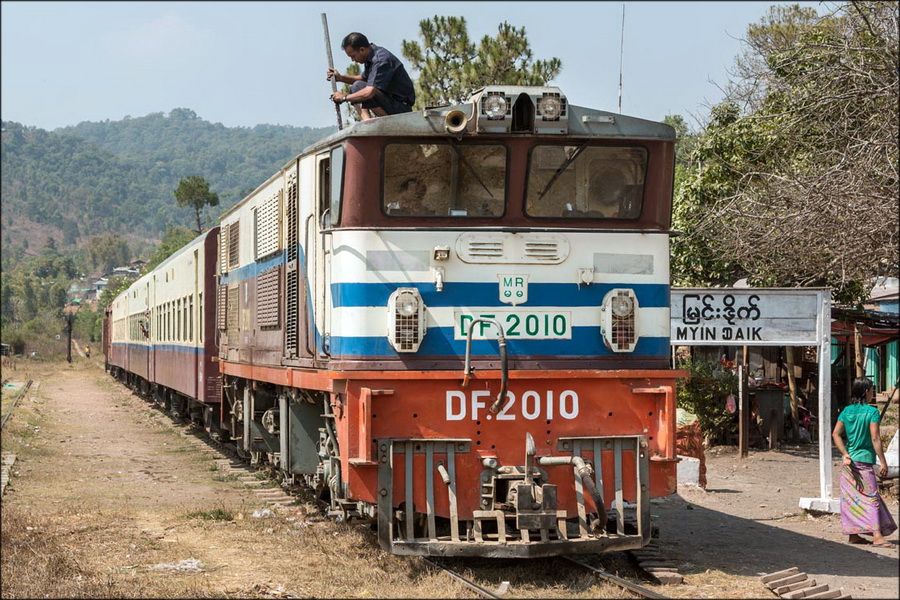 Myanmar z vlaku
