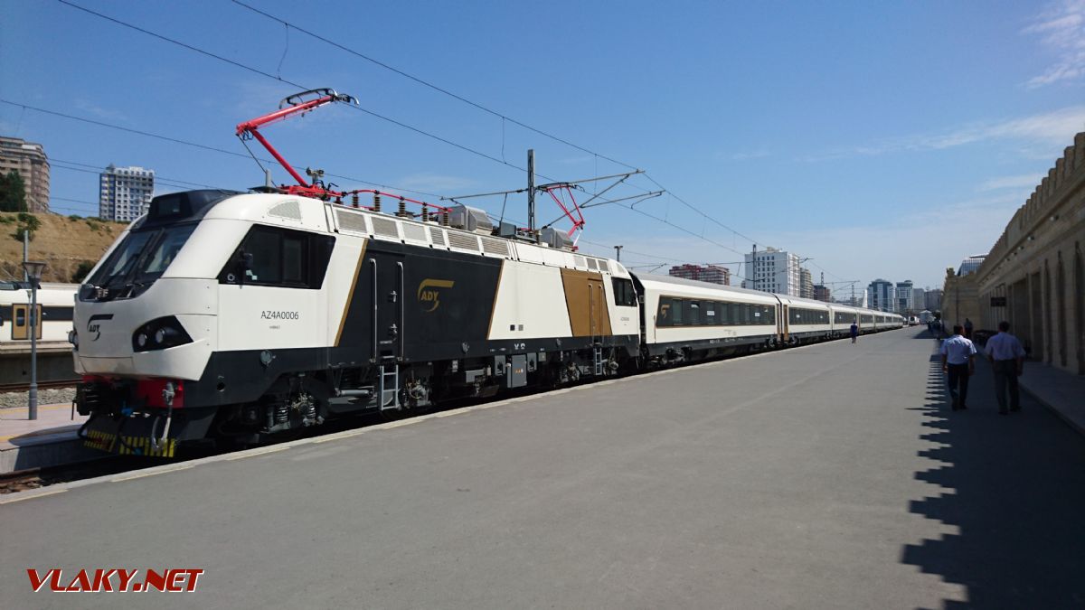 Rušeň Alstom 4A0006 s vagónmi Stadler