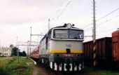 754.017, 23.7.2001, Haniska pri Košiciach, dnes už neexistujúci rušeň na vlaku Zr 1823 Ipeľ, © Ondrej Krajňák