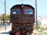 06.06.04 - Sousse Bab Jedid: vlak Banlieu du Sahel č. 512 z Monastiru s lokomotivou 040-DK 91   