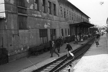 Budova železničnej stanice, rok 1956 © Fortepan / Nagy Gyula