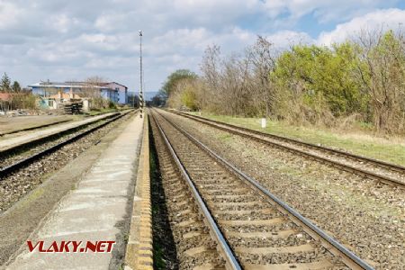 Koľajisko stanice smer BA-Nové Mesto; 4.4.2022 © Mário Rozatovský