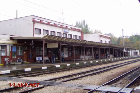 Výpravná budova stanice; 23.10.2004 © Miroslav Sekela