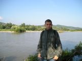 Štátna hranica Ukrajina/Rumunsko. Stojím na Ukrajine, za mnou tečie rieka Tisa a ten protiľahlý breh je už v Rumunsku.