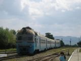 Solotvina: osobný vlak z Bateva prichádza do Solotviny, aby sa vzápätí vydal na spiatočnú cestu.