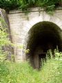 Koprášsky tunel, revúcky portál. Vo vnútri tunelovej rúry je viditeľná priečna stena s otvorom pre bránu do bývalého skladu zeleniny,25.7.2005, © Kamilk