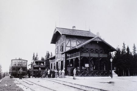 Historické foto stanice ozubnicovej železnice. Rok 1906 © Fortepan / Magyar Földrajzi Múzeum / Erdélyi Mór cége