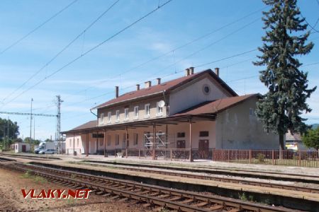 Staničná budova, pohľad zo smeru Prešov; 09.06.2017 © Michal Čellár