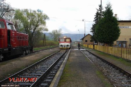 Príchod OS vlaku od Handlovej. 16. 4. 2010 © Ivan Wlachovský