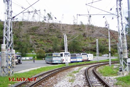 Súbeh tratí do Tatr. Lomnice ( koľaj vľavo ) a Popradu ( koľaj vpravo ) za zhlavím stanice; 27.8.2005 © Miroslav Sekela