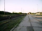 Celkový pohľad na objekt železničnej stanice od Kútov v lúčoch zapadajúceho Slnka. 26.7.2007, © Bc. Ján Paluch