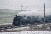 Kuřim - Čebín. Parní lokomotiva 433.001 se zvláštním vlakem míří do Tišnova. 26.11.2005 © Milan Vojtek