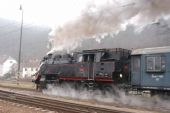 Tišnov. Parní lokomotiva 433.001 se zvláštním vlakem odjíždí z Tišnova. 26.11.2005 © Milan Vojtek