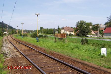 Zastávka a trať smer Prešov; 6.9.2005 © Miroslav Sekela