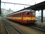 21.10.2004 - Brno hl.n.: 830.098-0 v čele osobního vlaku © Karel Furiš