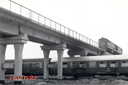 Snímka bola vyhotovená počas zaťažkávacej skušky pomocou dvojsekciových sovietských dieselových rušnov série TE3  © archív ŽSR - MDC