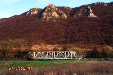 Most v údolí rieky Slaná sa nachádza pod planinami Slovenského krasu. 4. 4. 2009 © Radovan Plevko
