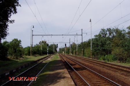 Koľajisko stanice, pohľad smer Nové Zámky; 24.8.2007 © Miroslav Sekela
