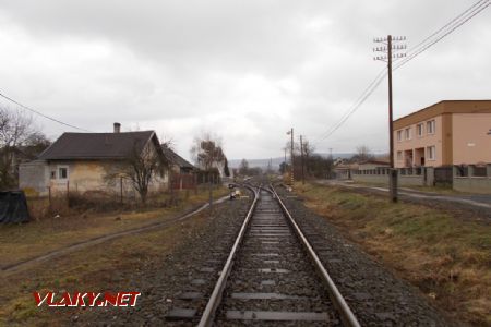 Raslavice, Začiatok koľajiska stanice zo smeru Hertník (Bardejov); 06.03.2017 © Michal Čellár