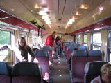 11.09.2010 - Kuks: interiér vozu 854.204-5 opouštějí další cestující © PhDr. Zbyněk Zlinský