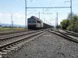 20.9.2010 Nákladný vlak do Nového Mesta n.V. ťahaný 363.093+363.???, prechádzajúci cez odbočku © Bc. Matej Palkovič