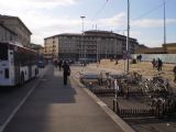 Florencie: kuse končící tramvajové koleje na náměstí Piazza della Stazione upomínají na plány rozvoje tramvajové sítě	. 6.3.2012	 © Jan Přikryl