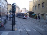 Florencie: tramvaj typu Sirio opouští konečnou u nádraží a míří do okrajové čtvrti Scandicci	. 6.3.2012	 © Jan Přikryl