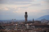 Florencie: panoráma centra města z vyhlídky na Piazza Michelangelo s dominantní budovou radnice	. 6.3.2012	 © Lukáš Uhlíř