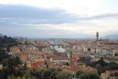 Florencie: pohled z vyhlídky na Piazza Michelangelo na tok řeky Arno s řadou mostů	. 6.3.2012	 © Lukáš Uhlíř