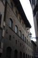 Florencie: na středověk nezvykle vysoké domy na ulici Via di San Nicoló nedaleko mostu Ponte Vecchio	. 6.3.2012	 © Lukáš Uhlíř