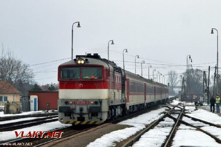 750.238 ZSSK Slovensko na R vlaku v ŽST Nováky. 16. 2. 2013 © Marián Rajnoha