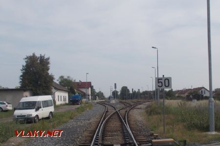 Nučice, Začiatok koľajiska stanice zo smeru Loděnice (Beroun); 28.08.2018 © Michal Čellár