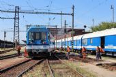 16.08.2013 - Pardubice hl.n.: nakolejení 843.025-8 je hotovo a následuje úklid pomůcek do nehodového vlaku © PhDr. Zbyněk Zlinský
