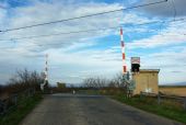 28.10.2013 - Veľké Kapušany: Priecestie na ceste do obce Čierne Pole © Ondrej Krajňák