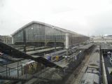 Lille: celkový pohled na zcela zaplněné kolejiště a vznosnou halu nádraží Flandres z nadchodu na konci nástupiště	9.10.2013	. © 	Jan Přikryl