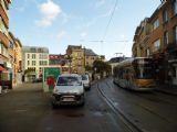 Brusel: kratší verze tramvaje Flexity Outlook od Bombardieru stojí na zastávce linky 55 Paix/Vrede na stejnojmenném náměstíčku ve čtvrti Evere	10.10.2013	. © 	Jan Přikryl