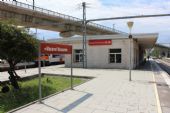 17.06.2014 - Maçanet-Massanes: stará výpravní budova s estakádou LAV © PhDr. Zbyněk Zlinský