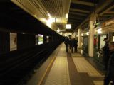 15.12.2015 - Vídeň: stanice Längenfeldgasse na straně linky U6 s typicky holou zdí naproti nástupišti © Dominik Havel