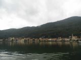Švýcarské město Morcote pohledem od italského břehu jezera Lago di Lugano u města Porto Ceresio, 28.6.2014 © Jan Přikryl