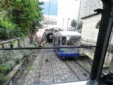 Lugano: vůz nádražní lanovky sjíždí středovou výhybnou do centra a míjí nouzovou zastávku Via degli Amadio, 28.6.2014 © Jan Přikryl