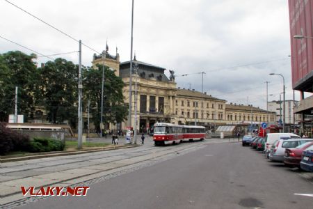 22.09.2008 - Brno: hlavní nádraží neboli ''rola'', před ním tramvaj čili ''šalina'' © PhDr. Zbyněk Zlinský