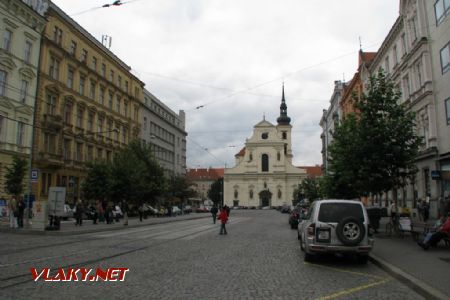 22.09.2008 - Brno: Joštova ulice za Dne bez aut se sv. Tomášem, kde mne křtili, v pozadí © PhDr. Zbyněk Zlinský