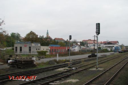 28.10.2009 - Uherský Brod: silueta města nad nákladní částí stanice (foto z Ex 527) © PhDr. Zbyněk Zlinský
